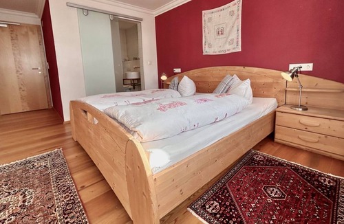 Warth Bed & Breakfast | Hocus Pocus - House Wallis