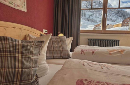 Warth Bed & Breakfast | Hocus Pocus - House Wallis