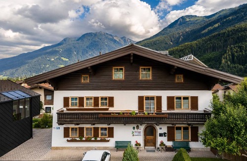 Schonbach Apartment | Holiday apartment with balcony not far from lift