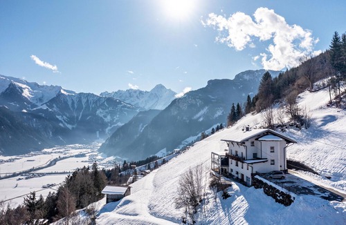 Hippach Apartment | Holiday Apartment 'Fewo Innerspielleiten 24 Guests' with Mountain View, Terrace & Wi-Fi