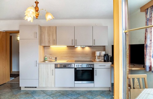 Weidach Apartment | Holiday Apartment "Sterngucker Suite" with Mountain View, Shared Garden & Wi-Fi