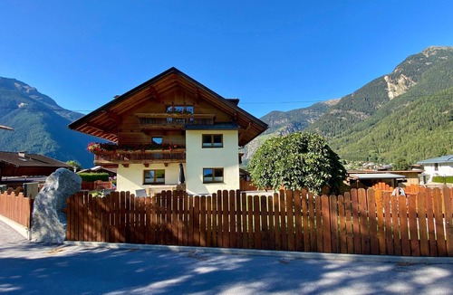 Umhausen Apartment | Holiday apartment Umhausen for 1 - 9 persons with 4 bedrooms - Holiday apartment in one or multi-fam