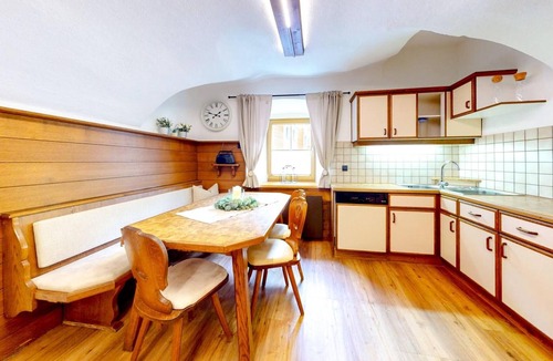 Oetz House | Holiday Home 'Apart Hennewinkl' with Mountain View, Balcony & Wi-Fi