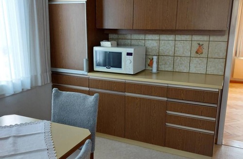 Hoechst House | Holiday Home 'Ferienhaus Brunner' with Private Terrace, Private Garden and Wi-Fi