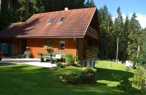 Wolfsberg House | Holiday Home 'Waldenstein' with Mountain View, Private Terrace & Wi-Fi