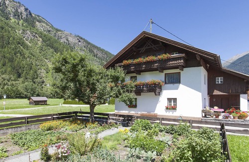 Runhof Apartment | Holiday in top location - Quaint and real - Winter like summer dreamlike (near Sölden)