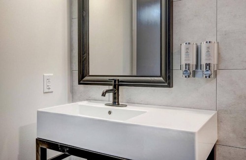 Beaver Valley Hotel | Hot Tub & Adventure Awaits | Dine, Hike & Recharge in the Rockies