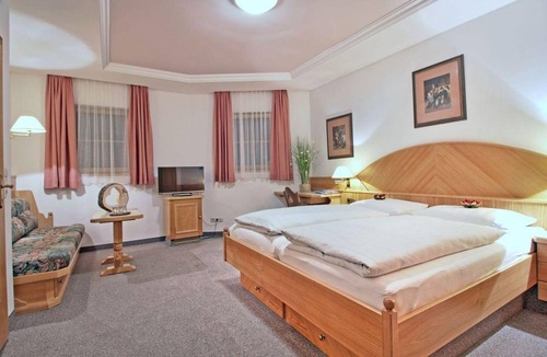 Hinterthal RV Rental | Hotel Pension Theresia - Double room Hochsailerblick or Selbhornblick