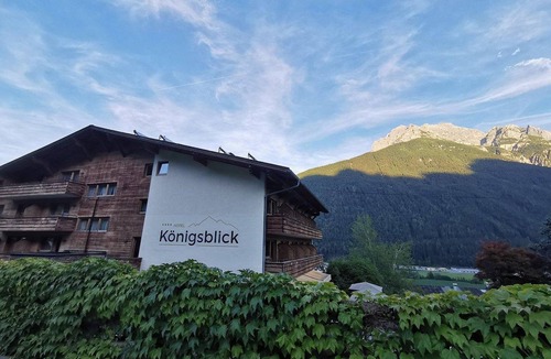 Medraz House | Königsblick Panorama Superior 223 - Hotel Königsblick by keyone