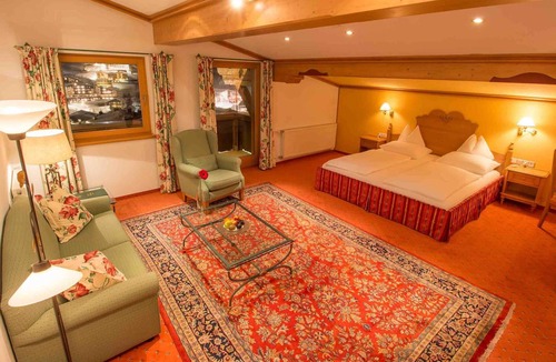 Lech am Arlberg Hotel | Karhorn Suite with Balcony - Hotel Kristberg