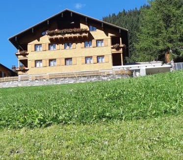 Damuels Bed & Breakfast | Landhaus Trista
