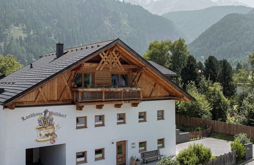 Umhausen Apartment | Landhaus Waldhart - Gemütliches Appartement mit Balkon & Kamin