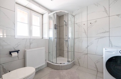 Kapfenberg Apartment | Large, Quiet Maisonette for 10 | 24/7 Check-in