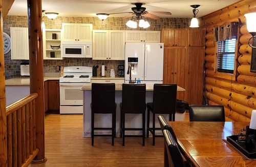Chamberlain Cabin | Log Cabin located minutes from Missouri River, airport, I-90 and downtown.