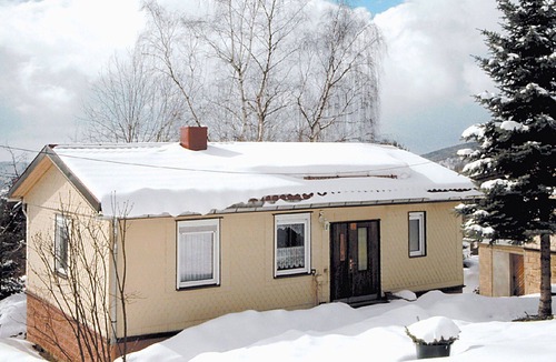 Steinbach-Hallenberg House | Lovely apartment in villa for 4 guests with WIFI, TV and patio
