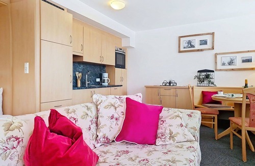 Navis Apartment | Lovely apartment for 2 guests with WIFI, TV and terrace