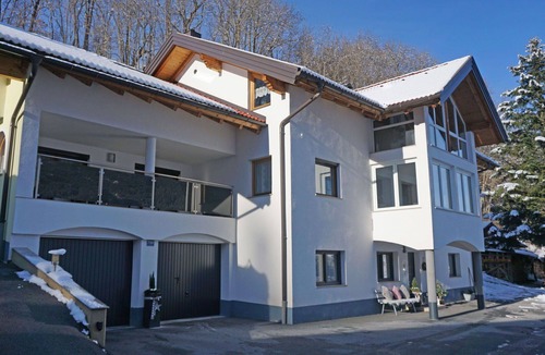 Wenns Apartment | Lovely apartment for 4 guests with WIFI, TV, patio and pets allowed