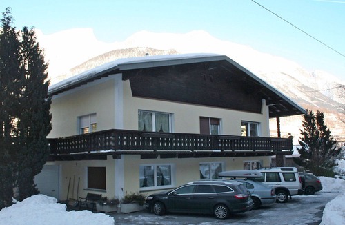 Quadratsch Apartment | Lovely apartment for 4 people with WIFI, TV, patio, pets allowed and panoramic view