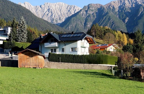 Imst Apartment | Lovely apartment for 4 people with WIFI, TV, terrace and parking