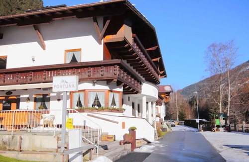 Kappl Apartment | Lovely apartment for 6 people with WIFI, TV, terrace and pets allowed