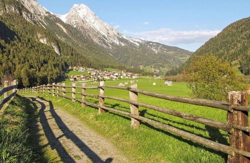 Sankt Anton am Arlberg Apartment | Lovely apartment for 8 guests with WIFI, balcony and parking