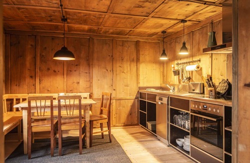 Kaunerberg Villa | Lovely apartment in villa for 8 guests with WIFI and terrace