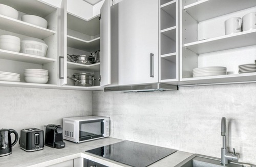 Vienna Apartment | Luxe Leopoldstadt 1BR w/Elevator, Balcony & Gym, near U2, by Blueground