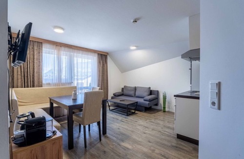 Piesendorf Apartment | Maiskogelblick Apartments - TOP 17, Balcony & Sauna