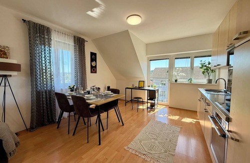 Dobl-Zwaring Apartment | Mc Home Self Check-In Loftartiges großes Apartment mit Balkon DG06 Dobl bei Graz