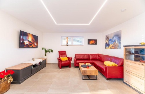 Dobl House | McHome Self -Check-In Neues und sonniges Doppelhaus, Top 2 mit grossen Garten und E-Ladestation in Dobl bei Graz