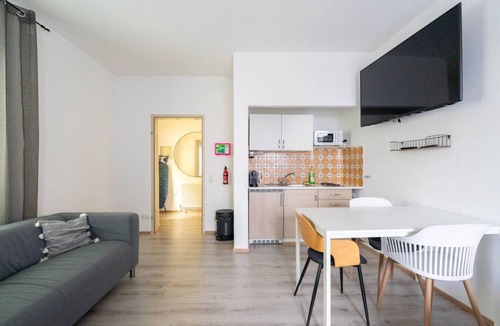 Leoben Apartment | Modern Apartment - Main Square - 30 m² - Comfort