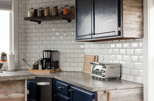Stevensville Apartment | Modern Tiny House with Spectacular Views