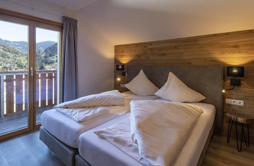 Tschagguns Apartment | Moderne und Urige Penthouse Ferienwohnung für 8 Personen in der Drei Türme