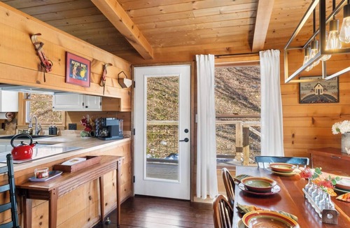 Wolf Laurel House | Mountain Log Cabin w/Sauna & Gym | Sleeps 12 | Ski & Hike