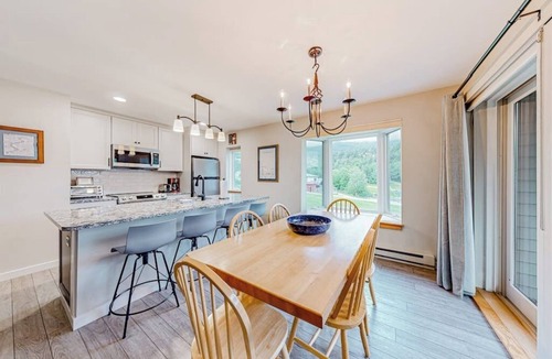 Warren Condo | Mountainside condo in Warren with seasonal pool, amazing views, & balcony