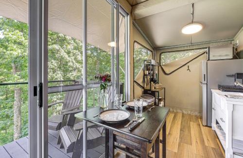 Vilas House | Mtn-View Deck: Scenic Glamping Getaway Near Boone!