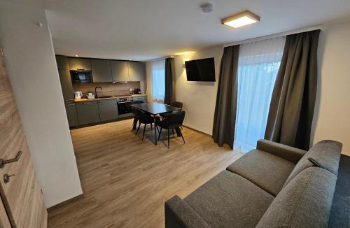Assachberg Apartment | New, cozy retreat, 300 m to ski bus in Schladming Region