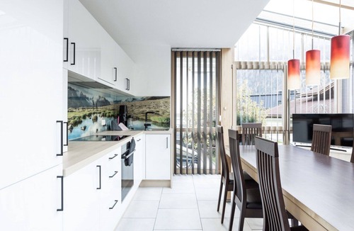 Runhof Apartment | Nice apartment for 8 guests with A/C, WIFI, TV, terrace and pets allowed
