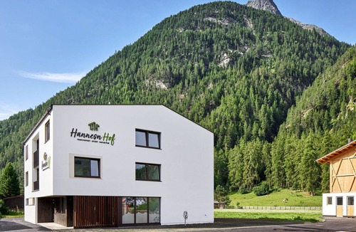 Laengenfeld Apartment | Nice apartment for 8 people with WIFI, TV, terrace and pets allowed