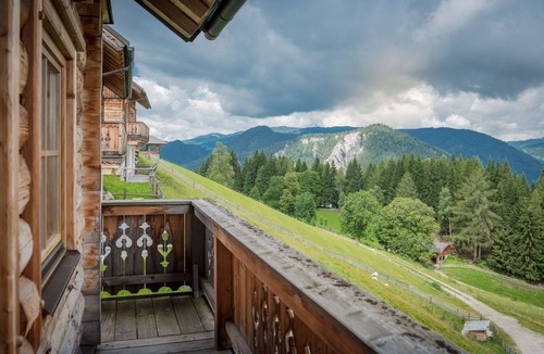 Pichl-Preunegg House | Nice apartment in villa with WIFI, hot tub, TV, balcony, pets allowed and panoramic view