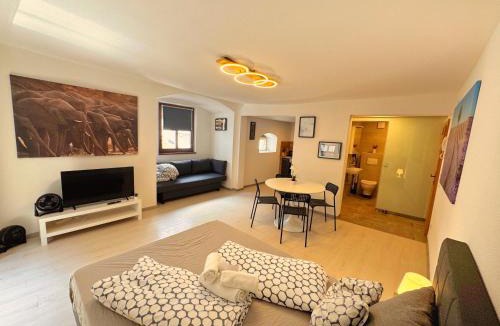 Hall In Tirol Apartment | Old Town Cozy Studio