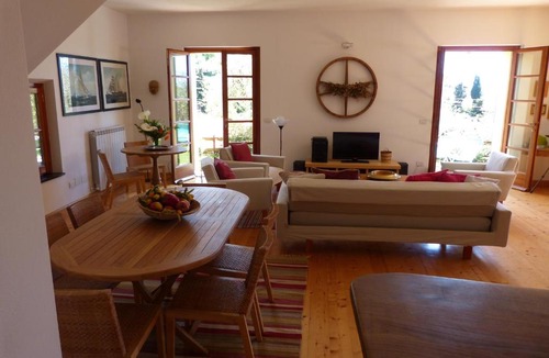 Chiavari House | Olive Press Lodge
