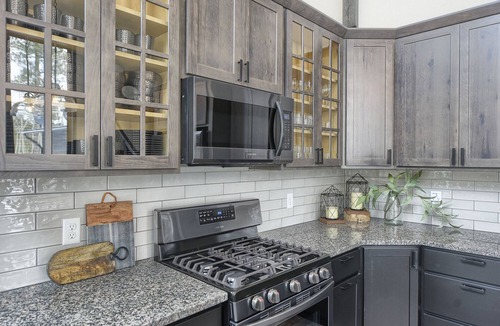 Deadwood Cabin | Open Concept Modern Cabin w/7 Person Hot tub, Games, TVs & Clubhouse w/Pool