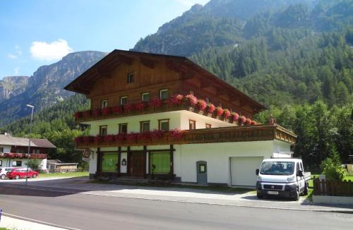 Gschnitz House | Pension Nina & Gasthof Alpenrose