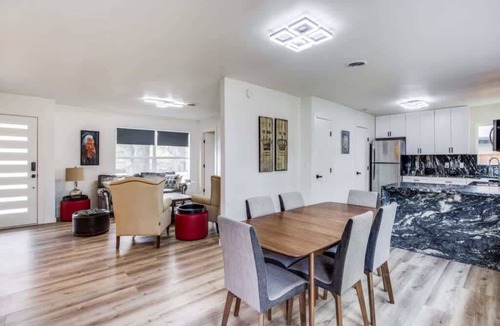 North Dallas House | Preston Hollow Home + Garage Apt/Large Yard