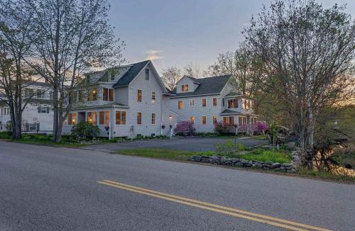Ocean Park Apartment | Private Coastal First Floor Residence in the Heart of Ocean Park Maine with Nearby Beach Access