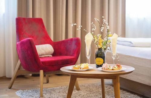 Graz-Straßgang Apartment | Red Dream Apartment for 2 I Graz-süd I Free Parking 24-7 Check-in