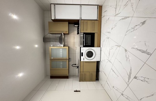 Liesing Apartment | Room for 2 in a 4BR Apt; Near Kaufpark Alterlaa