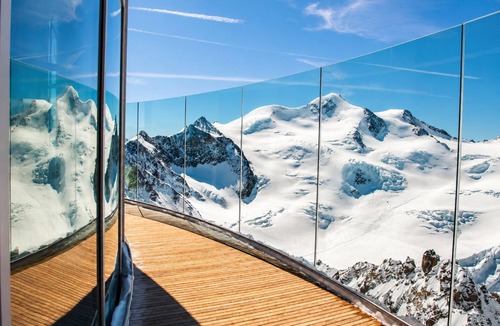 Sankt Leonhard im Pitztal Apartment | Rustic Pitztal alpine house by the stream with large balcony and garage
