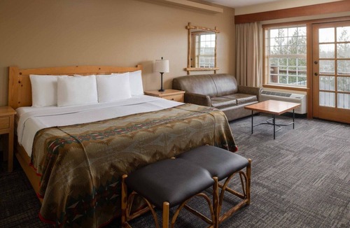 Vancouver Hotel | Rustic Retreat | Peaceful Countryside Room with Ensuite Bath & Pool Access